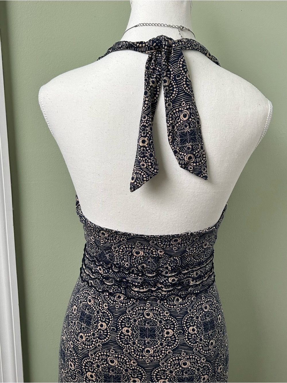 Patterned halter dress - Picture 4 of 7